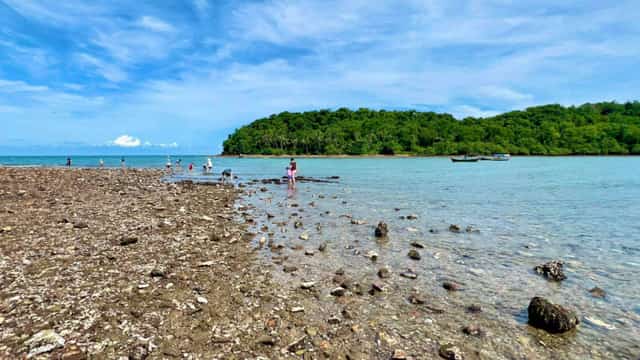 Along the island's shore, there are bamboo huts with hammocks for visitors to rest and enjoy the cool breeze