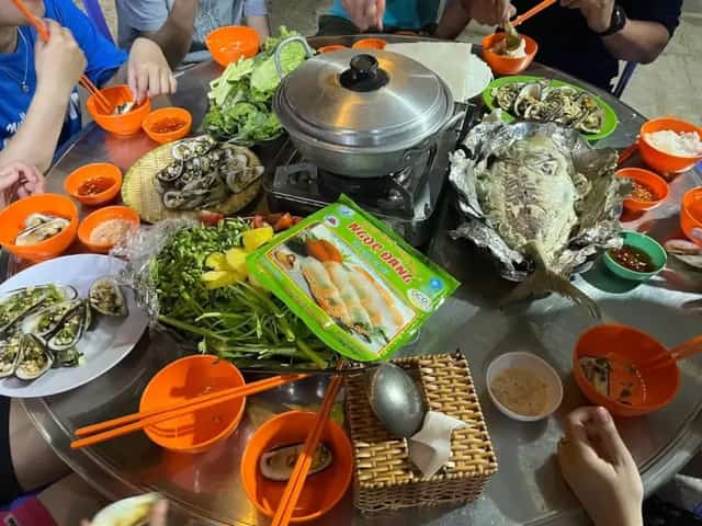 游客有机会品尝到物美价廉的美味海鲜