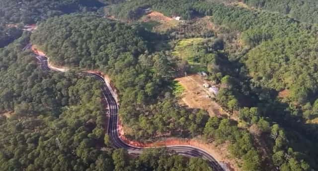 Đèo Prenn thuộc tỉnh Lâm Đồng, con đèo này nằm ở trên QL20, có chiều dài khoảng 11km