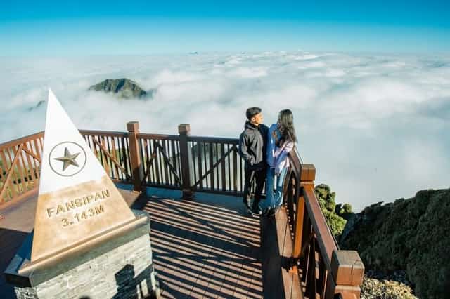 Đỉnh thiêng Fansipan đẹp huyền ảo trong cả những ngày mùa hè nóng nực nhất.