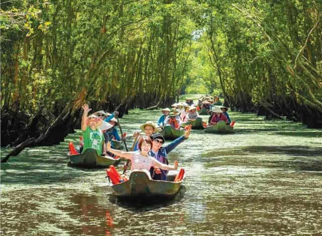 Trải nghiệm đi xuyên rừng bằng xuồng ba lá