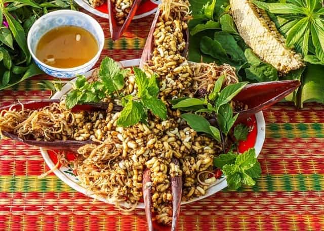 Gỏi nhộng ong – món ăn đặc sản của vùng U Minh Hạ