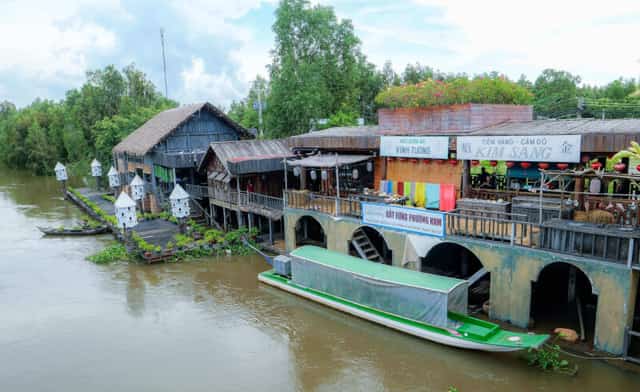 Rừng tràm Trà Sư được chọn là bối cảnh phục dựng khu chợ nổi miền Tây trong phim 'Đất rừng phương Nam'