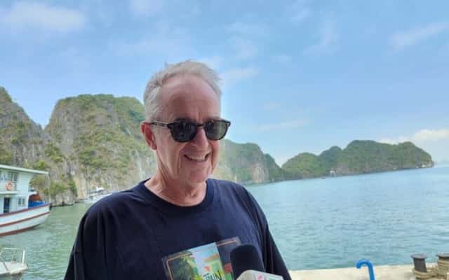 Ông Peter, người Austrailia