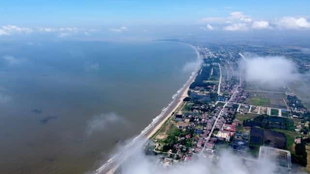 黄长，越南清化省弘化县的一片沿海沙地