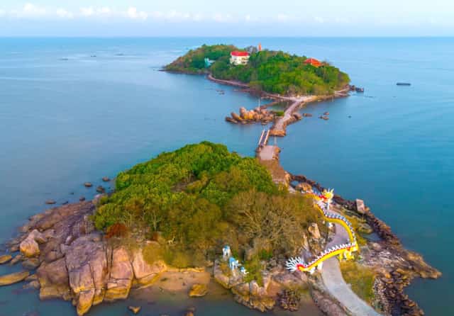 Hòn Đá Bạc (Cà Mau)