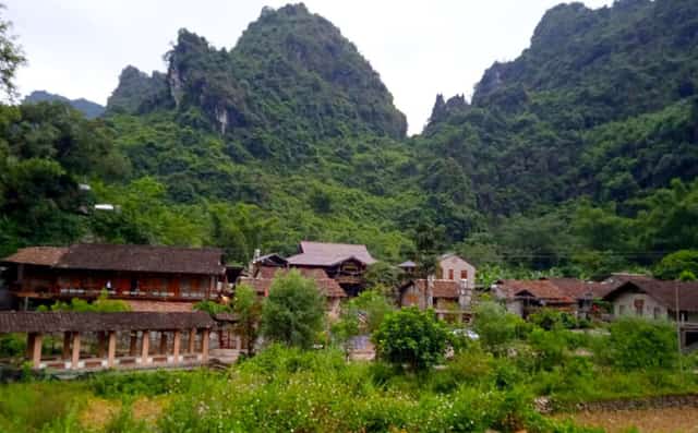 Làng đá Khuổi Ky có tuổi đời hơn 400 năm