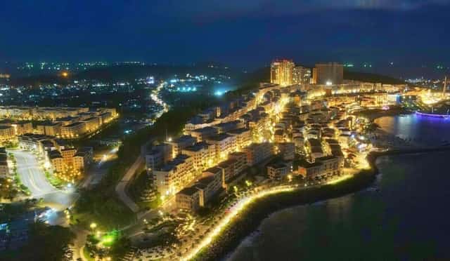 迪石市、河仙市、富国市是面向海洋的城市经济、商业和服务业的主要发展三角区。
