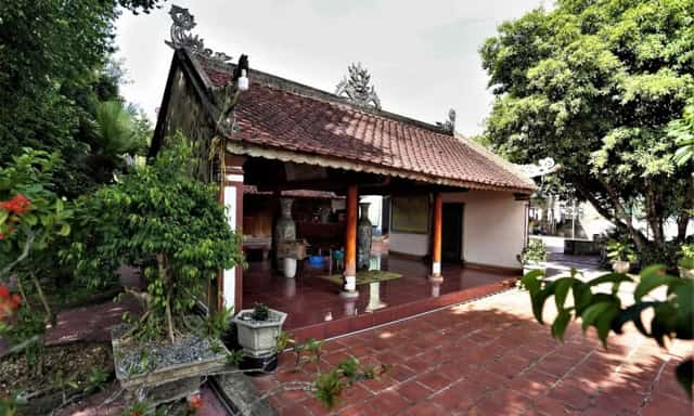 As tangible cultural heritage, the village still preserves over 15 relics, both large and small.