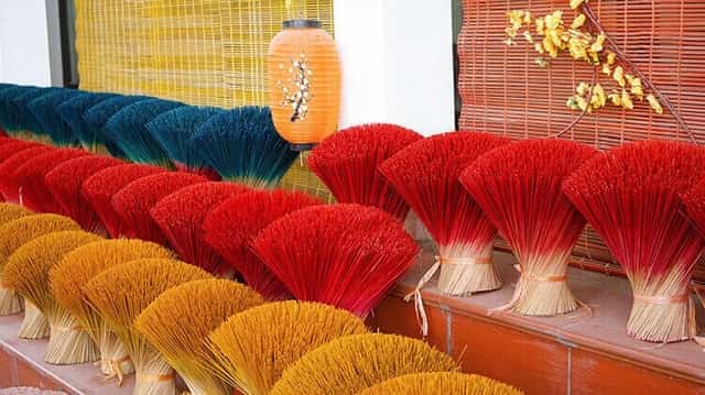 What makes the village's incense products unique is that they are made entirely from natural herbal ingredients.