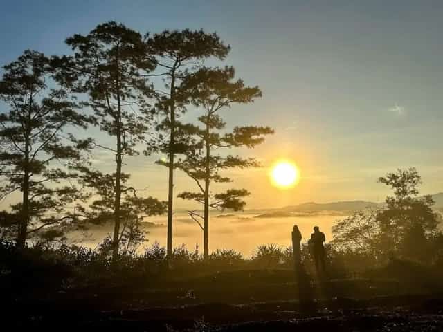 망덴(Măng Đen)의 일출이 다른 어떤 곳에서도 찾아볼 수 없는 매우 특별한 경험이라고 말해도 과언이 아닙니다