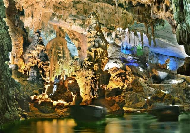 Động Phong Nha thuộc địa phận vùng núi đá vôi Kẻ Bàng, xã Sơn Trạch, huyện Bố Trạch, tỉnh Quảng Bình. Ảnh: Dulichkhatvongviet.