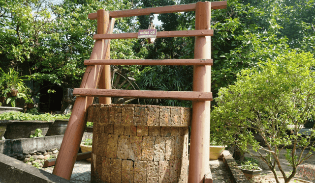 Chiếc giếng cổ trong khuôn viên nhà