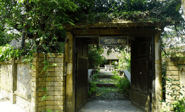 Cổng vào Tích Thiện Đường