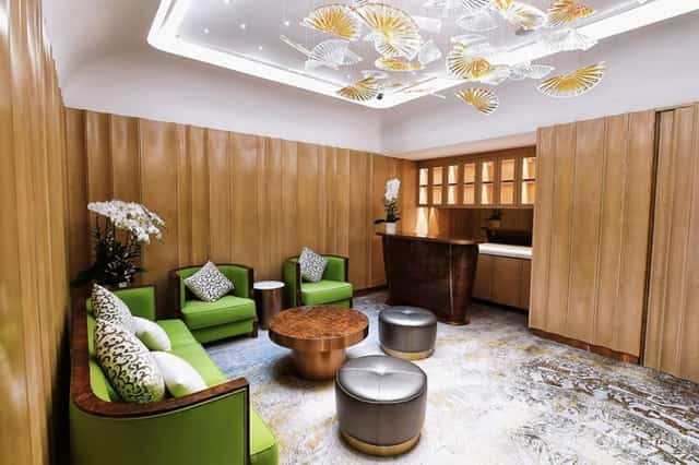 Khu vực chiêu đãi dành riêng cho khách VIP trước hoặc sau buổi biểu diễn