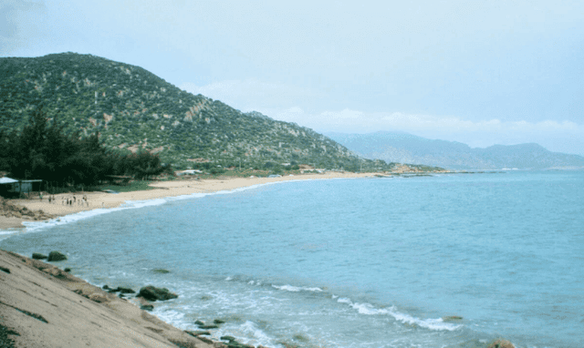 Toàn cảnh bãi biển Cà Ná