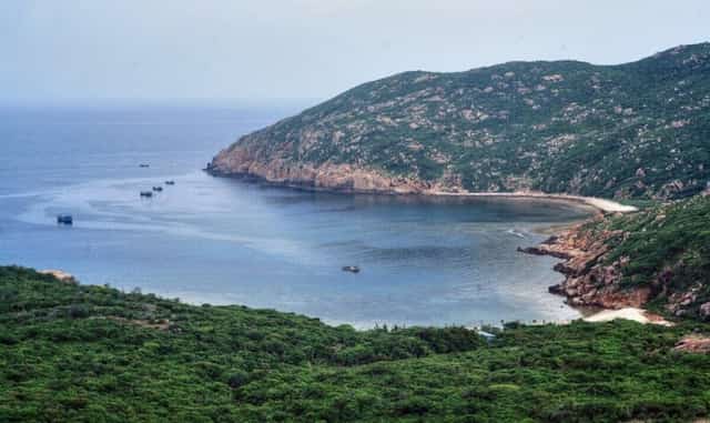 Khung cảnh hấp dẫn ở vùng biển Vũng Thùng, huyện Ninh Hải