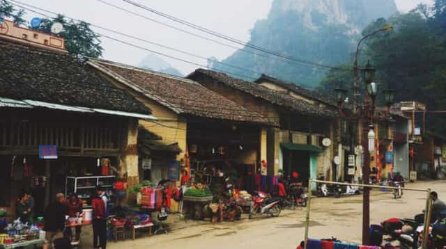 东文古董市场