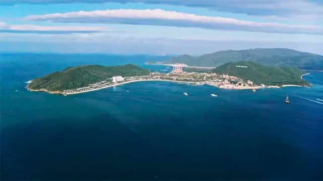 ニャチャン湾最大の島、オントレ島