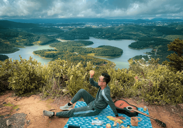 近来,大叻Pinhatt山顶已成为一个备受众多游客喜爱的理想旅游目的地