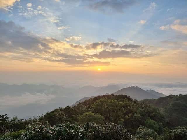 萨姆峰海拔2756m。