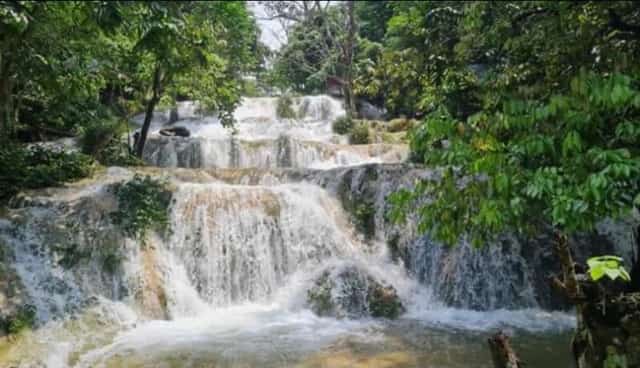 Ngẩn ngơ với vẻ đẹp của thác 7 tầng được thiên nhiên ban tặng