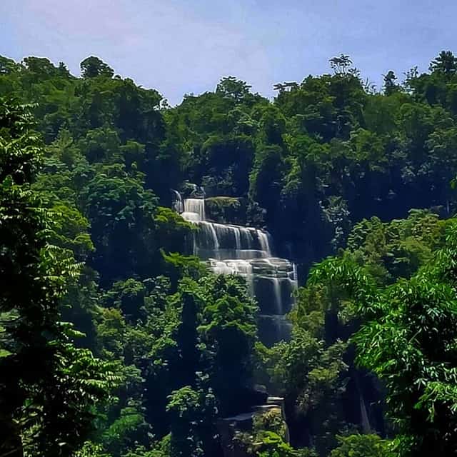 Sông Lẫm Waterfall is a masterpiece gifted by nature to the land of Tả Củ Tỷ (Bắc Hà)