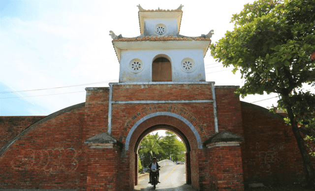 Đồng Hới Ancient Citadel is one of the important military historical sites in Đồng Hới
