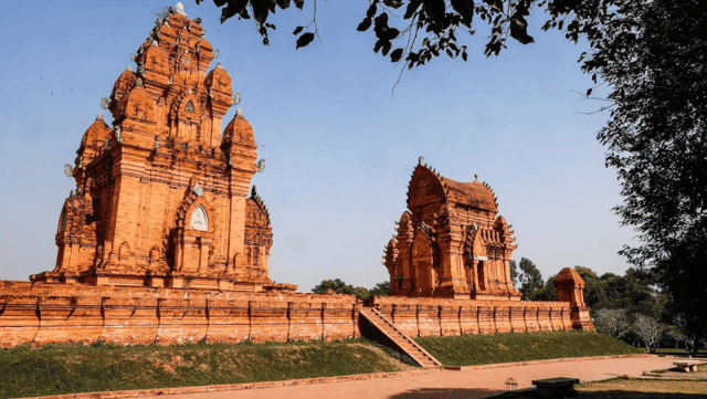 The main Kalan Tower, built of brick, features three identically structured tiers