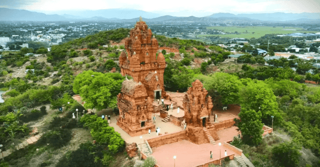 According to Cham historical records, in the year of the Ox (Cham calendar), King Po Klong Garai from Balcriba entered Panduranga to see the terrain to build a tower commemorating his early life