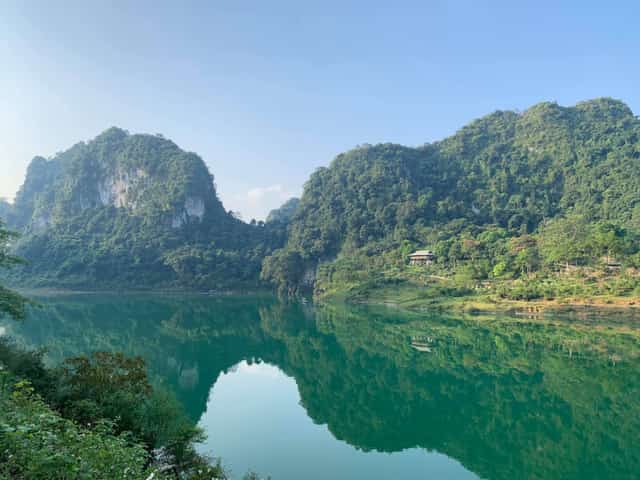 広々とした詩情あふれるタンヘン湖。