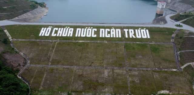 Phần thân đập được xây dựng hệ thống dầm bê tông chịu lực