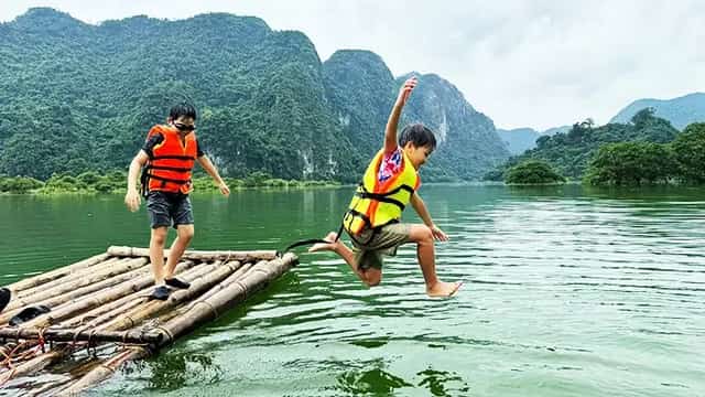 Mùa Hè là thời điểm thích hợp để du khách ghé thăm Hữu Lũng. Ảnh: Hùng Vĩ