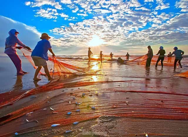 Early risers at Cửa Lò Beach enjoying the magnificent sunrise.