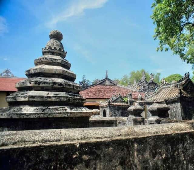 Các công trình này được trang trí tinh xảo, mang đậm nét kiến trúc truyền thống của Cố đô Huế