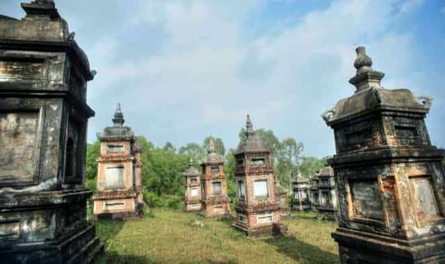 Mỗi tháp an táng từ 4 thi hài đến 26 thi hài