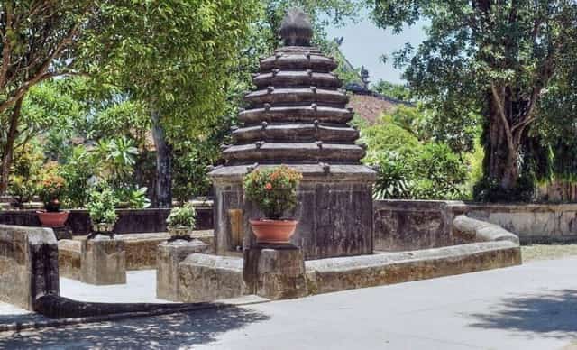 Các công trình này vừa phản ánh thế giới quan Phật giáo, vừa mang đậm nét văn hóa dân gian truyền thống của người Việt