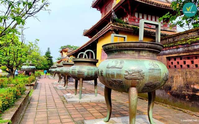 Di sản Văn hoá Tư liệu Cửu đỉnh ở Hoàng cung Huế