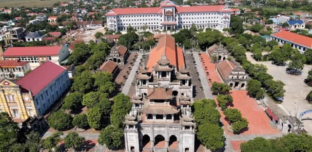 Nhà thờ đá Phát Diệm