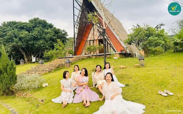 Nhà Bên Suối