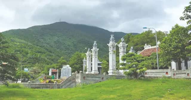 성모 리우한 사원(Temple of Saint Mother Lieu Hanh)