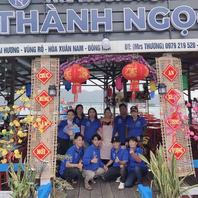 Thanh Ngoc fresh seafood floating restaurant