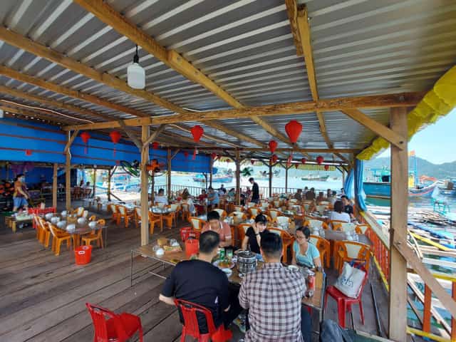 Huong Bien Vung Ro Restaurant