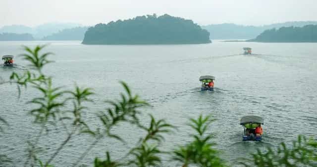 Du ngoạn trên sông Mực