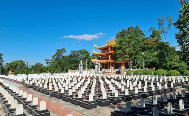 Khu Mộ Anh Hùng Quê Hương ở Nghĩa trang liệt sĩ Trường Sơn