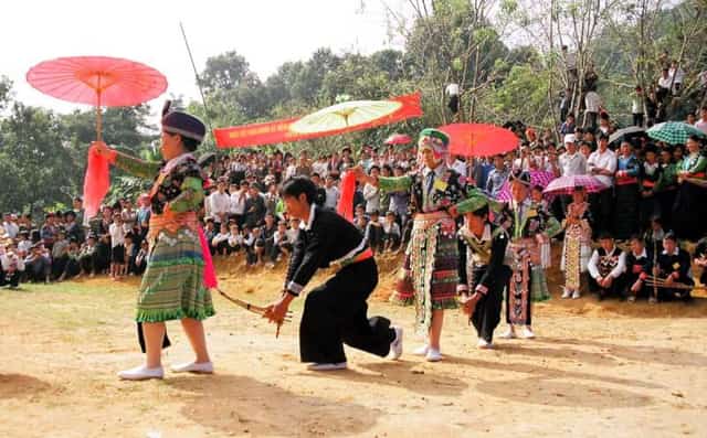 사포족의 마을 청소 축제