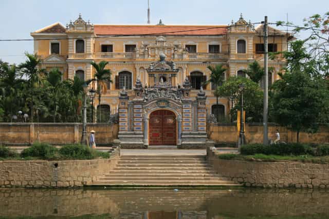 안 딘 궁전(An Dinh Palace)
