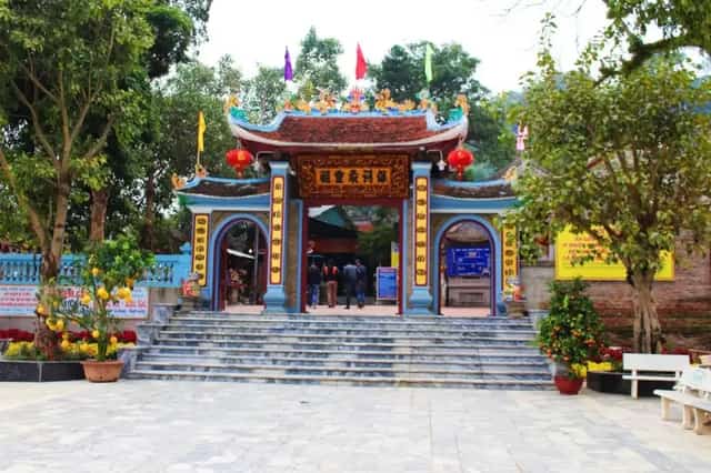 Cổng Tam Quan Đền Bảo Hà