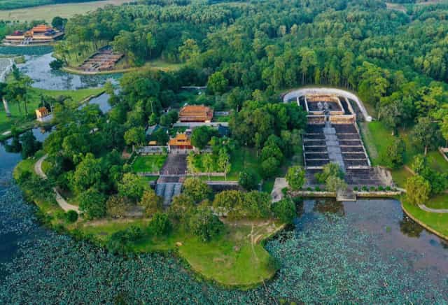 Quần thể Lăng tẩm các vua triều Nguyễn