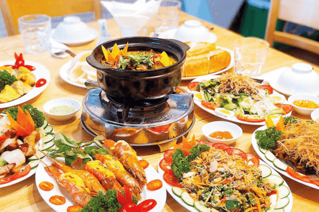 Nhà hàng trong khu du lịch Nhà Mát